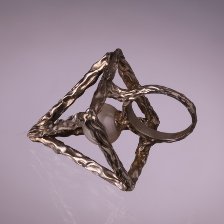 Anulus Pyramidis et Perlae